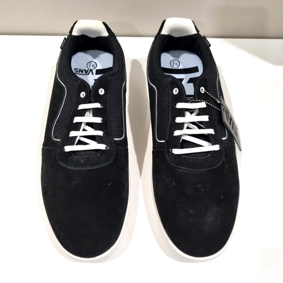VANS Black and White Sneakers, NWT, Size 9.5 - Picture 2 of 11